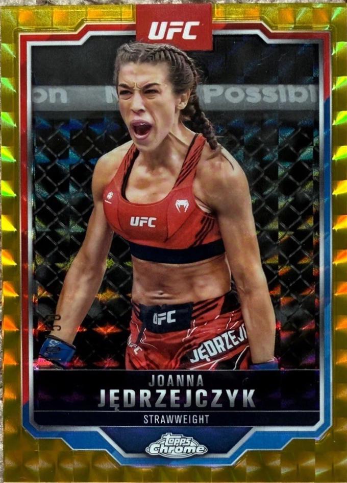 Joanna Jędrzejczyk 2025 Topps Chrome UFC Base #34 Gold Geometric Refractor