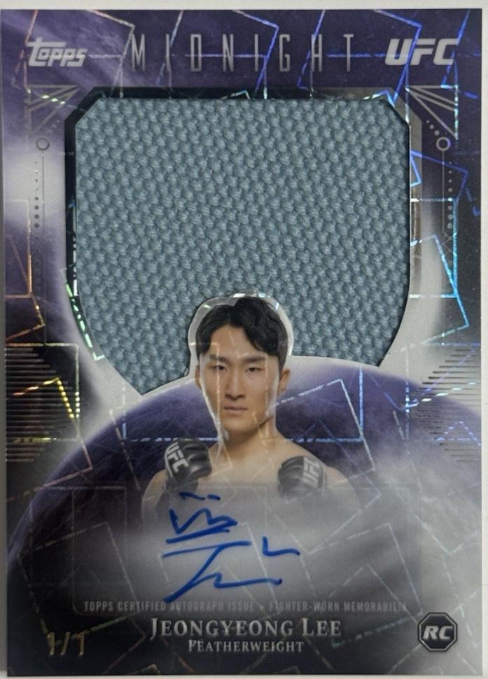 JeongYeong Lee 2026 Topps Midnight UFC Rookie Relic Autographs #RRA-JL Black Light