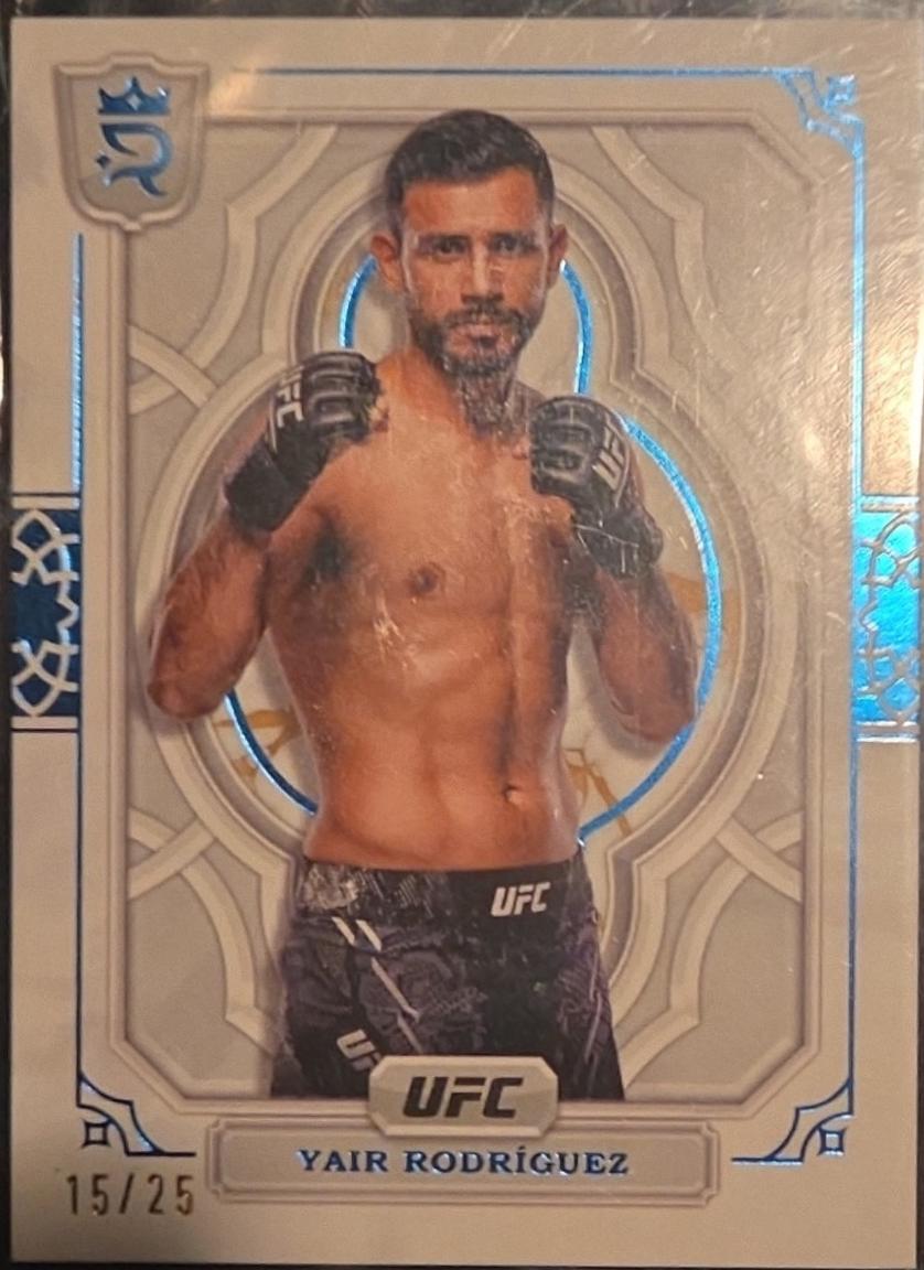 Yair Rodríguez 2025 Topps Royalty UFC Base #25 Blue