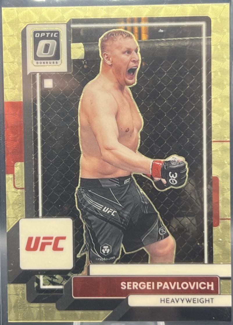 Sergei Pavlovich 2023 Panini Donruss Optic UFC Base #7 Gold Vinyl