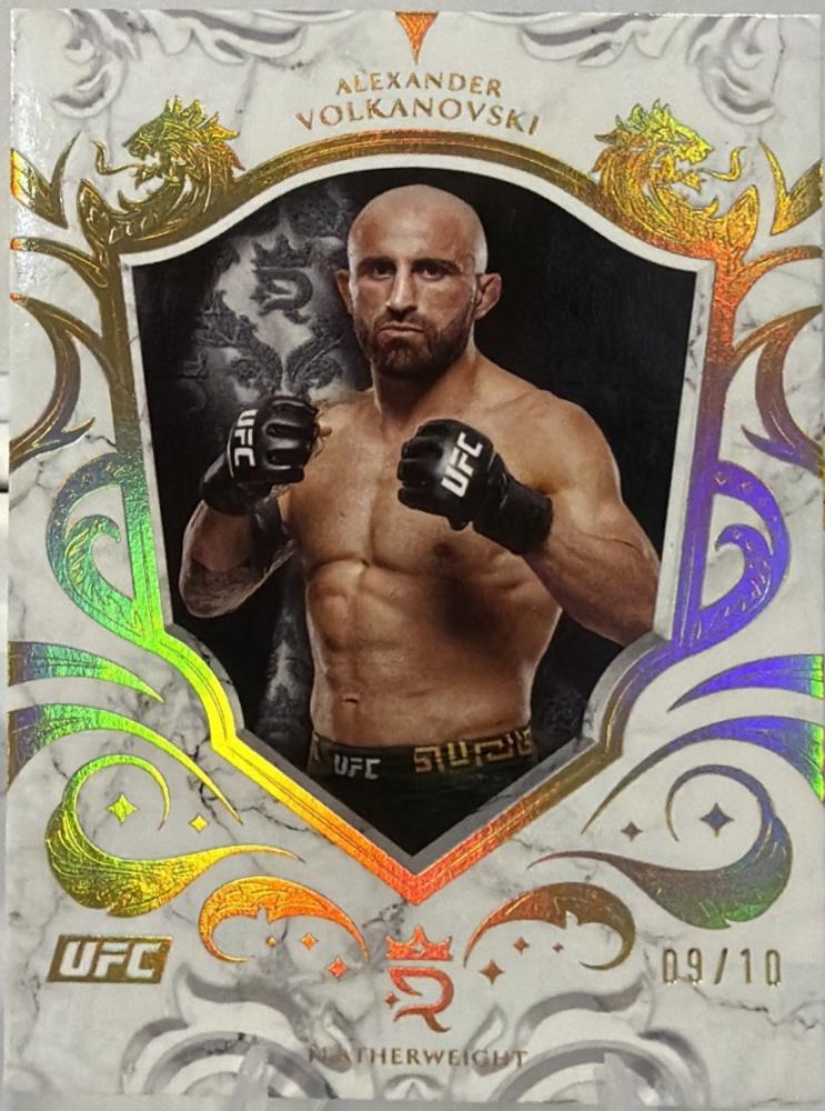 Alexander Volkanovski 2025 Topps Royalty UFC Base #32 Gold