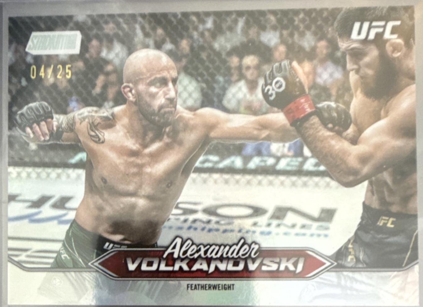 Alexander Volkanovski 2025 Topps Stadium Club UFC Base #14 Rainbow