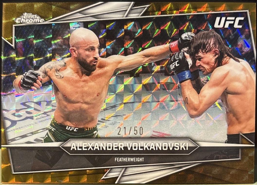 Alexander Volkanovski 2026 Topps Chrome UFC Base #30 Gold Geometric Refractor
