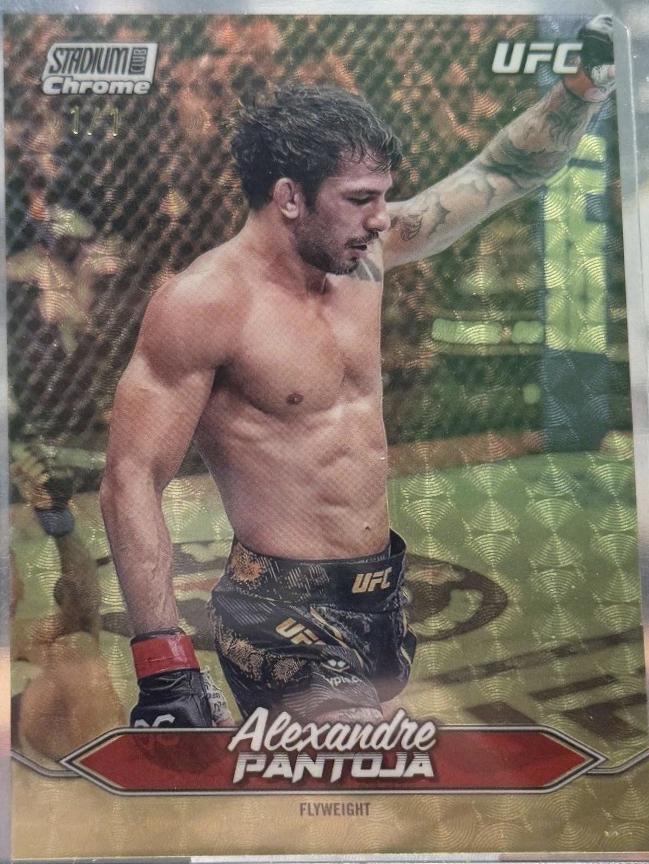 Alexandre Pantoja 2025 Topps Chrome UFC Base #188 Superfractor