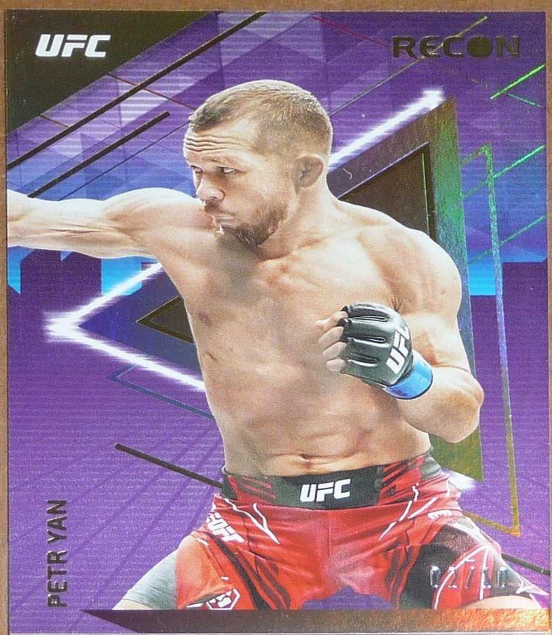 Petr Yan 2022 Panini Chronicles UFC Base Contenders Optic Season Ticket #352 Gold