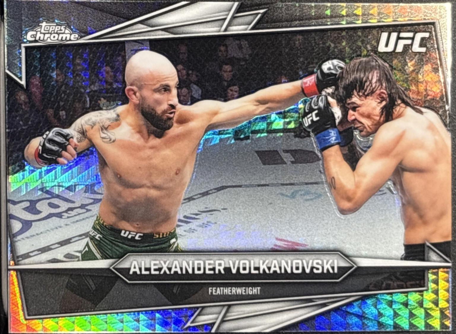 Alexander Volkanovski 2026 Topps Chrome UFC Base #30 Prism Refractor