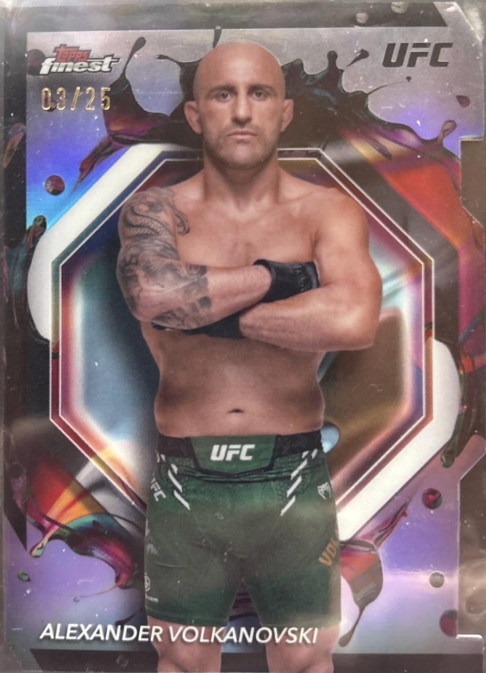 Alexander Volkanovski 2024 Topps Finest UFC Base Rare #281 Die-Cut Refractor
