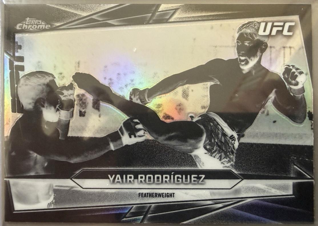 Yair Rodríguez 2026 Topps Chrome UFC Base #153 Negative Refractor