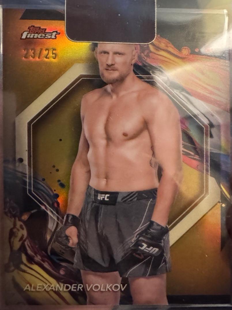 Alexander Volkov 2024 Topps Finest UFC Base Uncommon #184 Gold Refractor