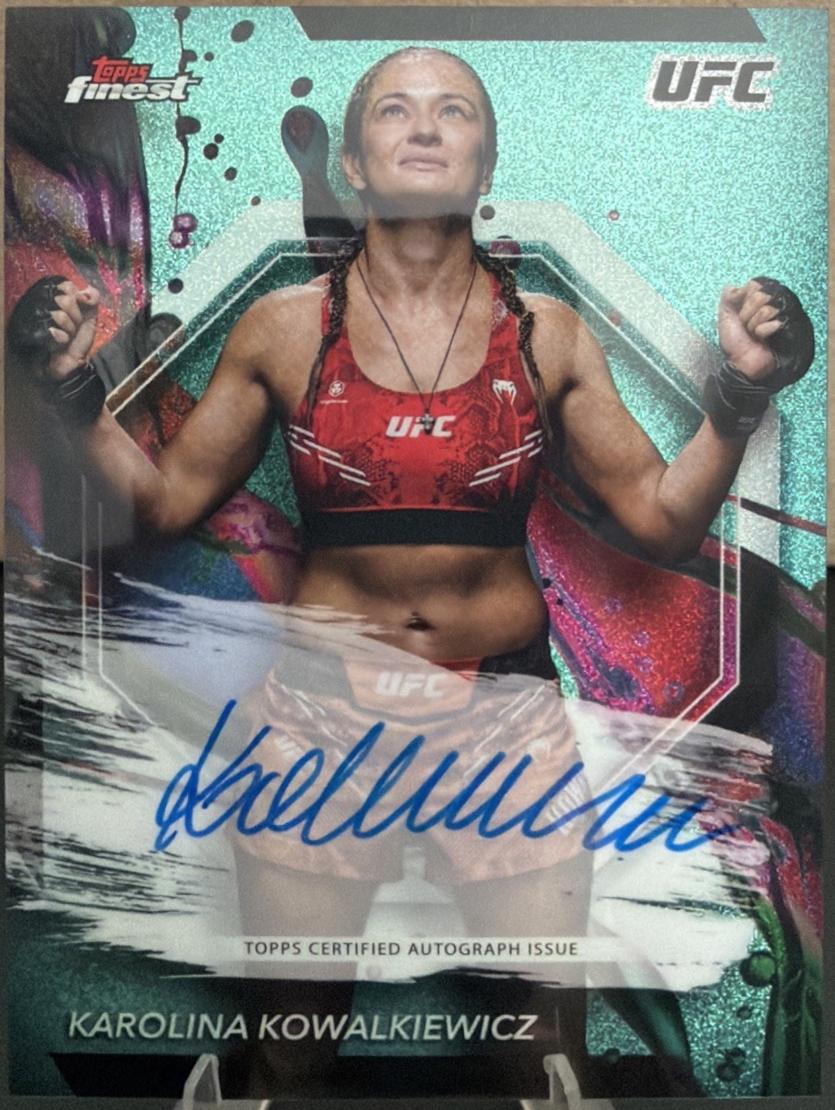 Karolina Kowalkiewicz 2024 Topps Finest UFC Finest Autographs #FA-KKZ Aqua Glitter Refractor