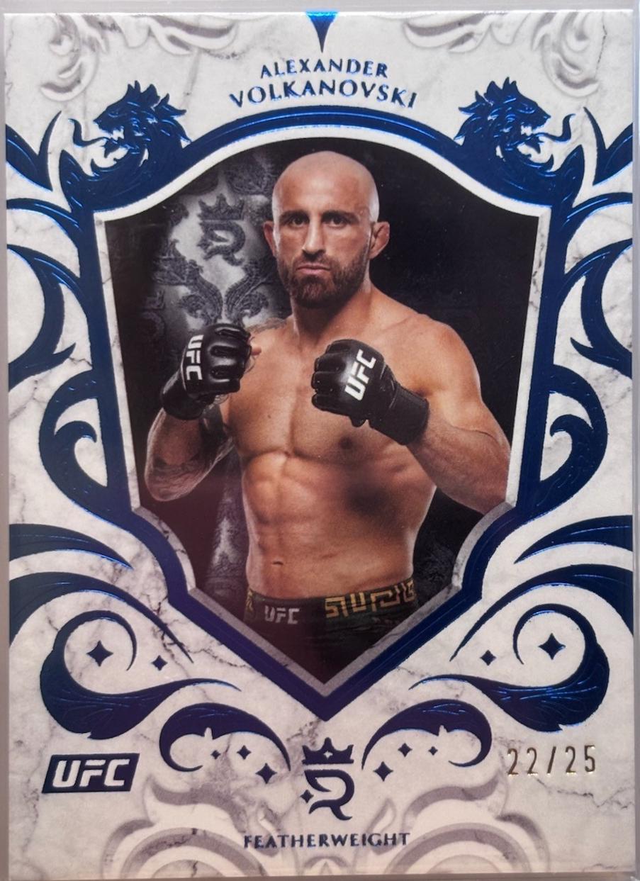 Alexander Volkanovski 2025 Topps Royalty UFC Base #32 Blue