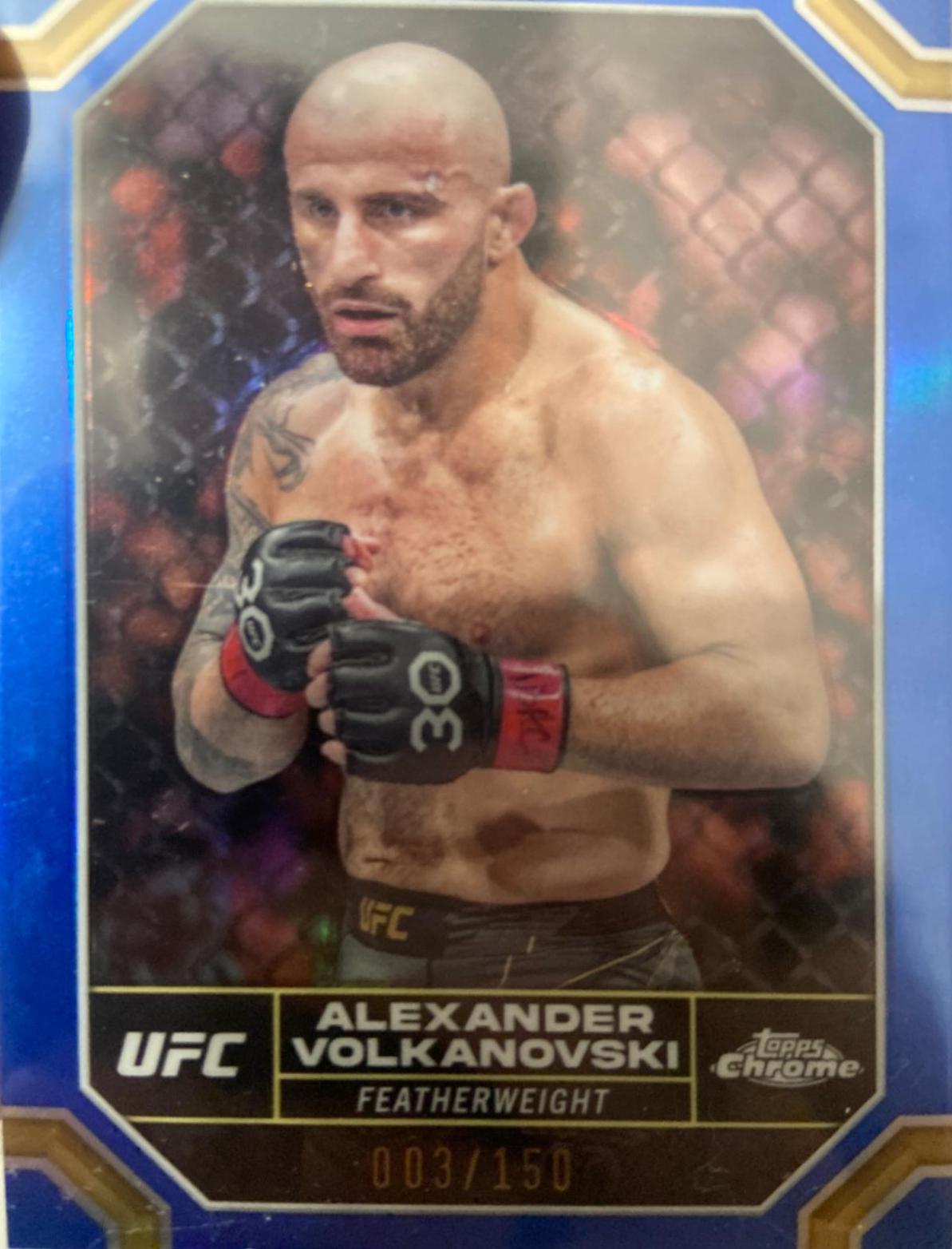 Alexander Volkanovski 2024 Topps Chrome UFC Base #7 Blue Refractor