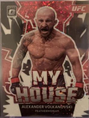 Alexander Volkanovski 2023 Panini Donruss Optic UFC My House #8 White Sparkle