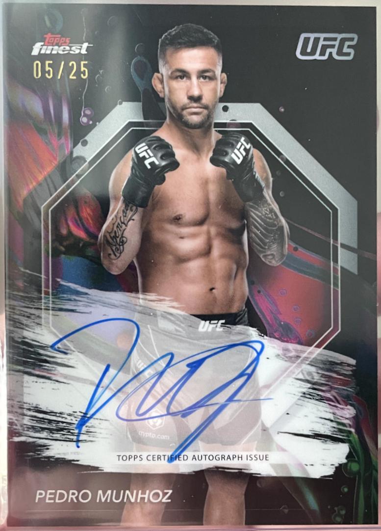 Pedro Munhoz 2024 Topps Finest UFC Finest Autographs #FA-PMZ Black Refractor