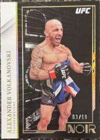 Alexander Volkanovski 2022 Panini Chronicles UFC Base Noir #417 Gold