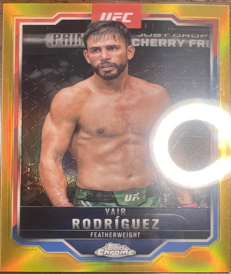 Yair Rodríguez 2025 Topps Chrome UFC Base #95 Gold Refractor