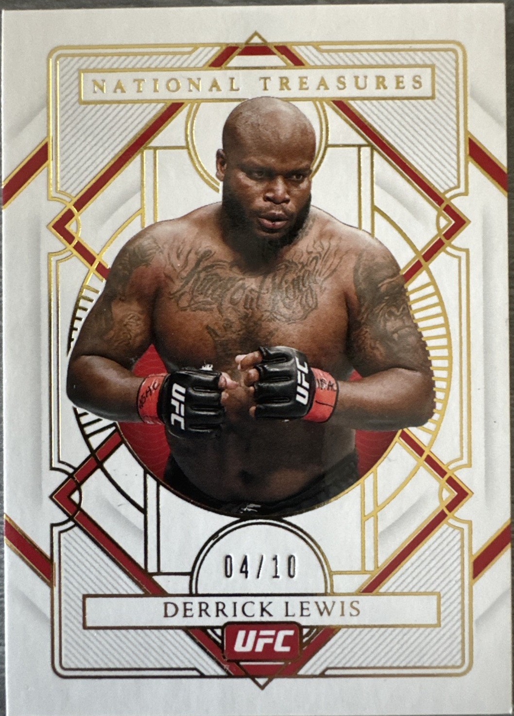 Derrick Lewis 2021 Panini Chronicles UFC Base Noir #327 Platinum
