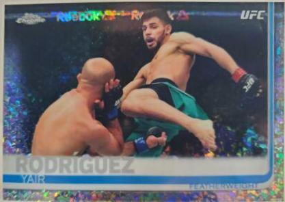 Yair Rodríguez 2019 Topps Chrome UFC Base #35 Diamond Hot Box