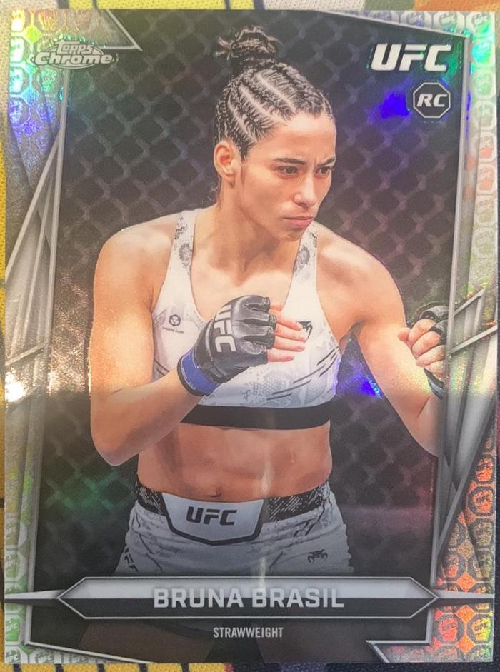Bruna Brasil 2026 Topps Chrome UFC Base #83 UFC Glove Refractor