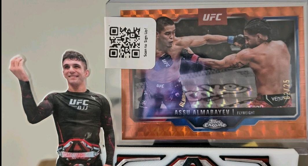 Assu Almabayev 2025 Topps Chrome UFC Base #182 Orange Geometric Refractor