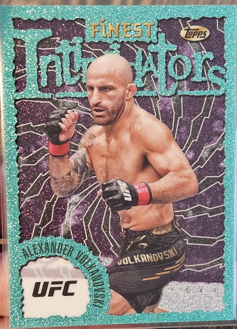 Alexander Volkanovski 2024 Topps Finest UFC Intimidators #INT-4 Aqua Glitter Refractor