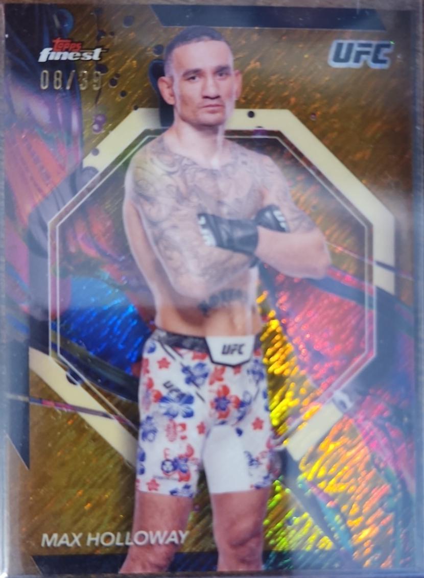Max Holloway 2024 Topps Finest UFC Base Common #31 Gold Shimmer Refractor