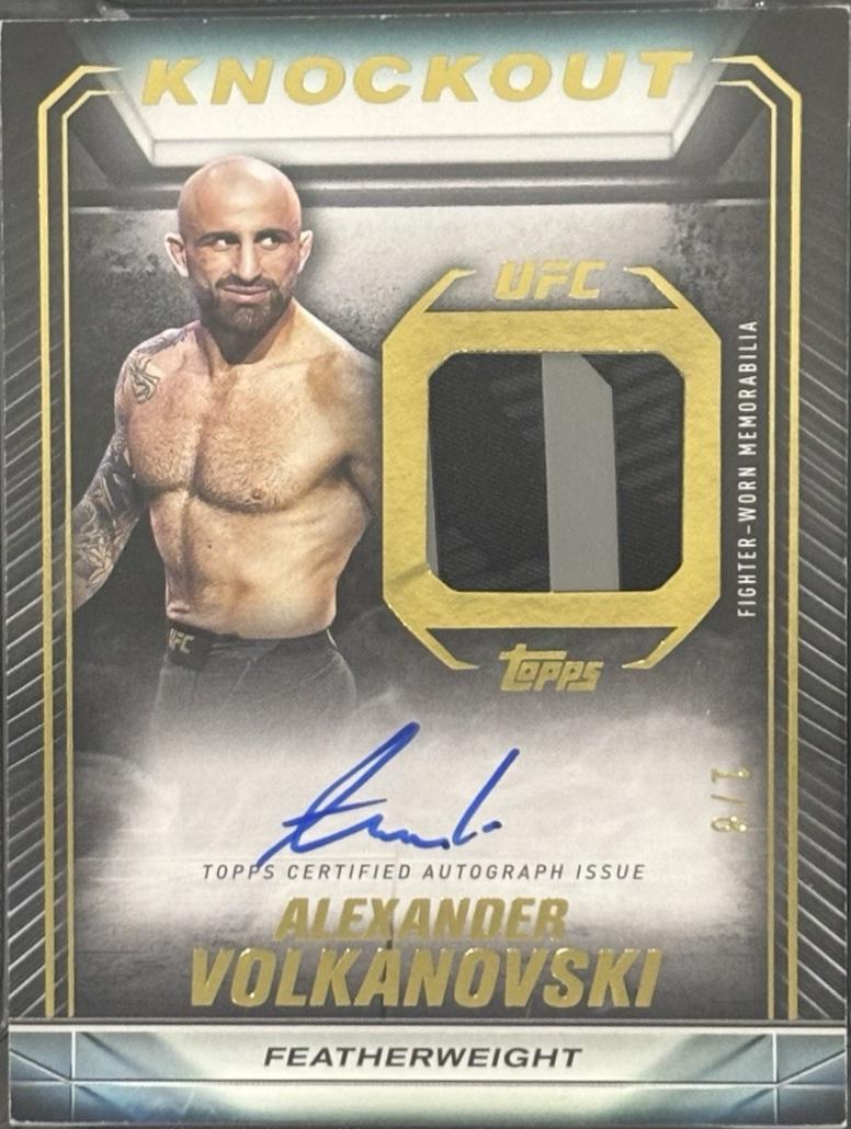 Alexander Volkanovski 2024 Topps Knockout UFC Knockout Autograph Relics #KAR-AVI Gold
