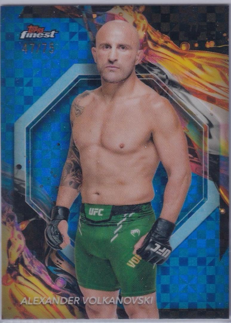 Alexander Volkanovski 2024 Topps Finest UFC Base Uncommon #136 Blue Checkerboard Refractor