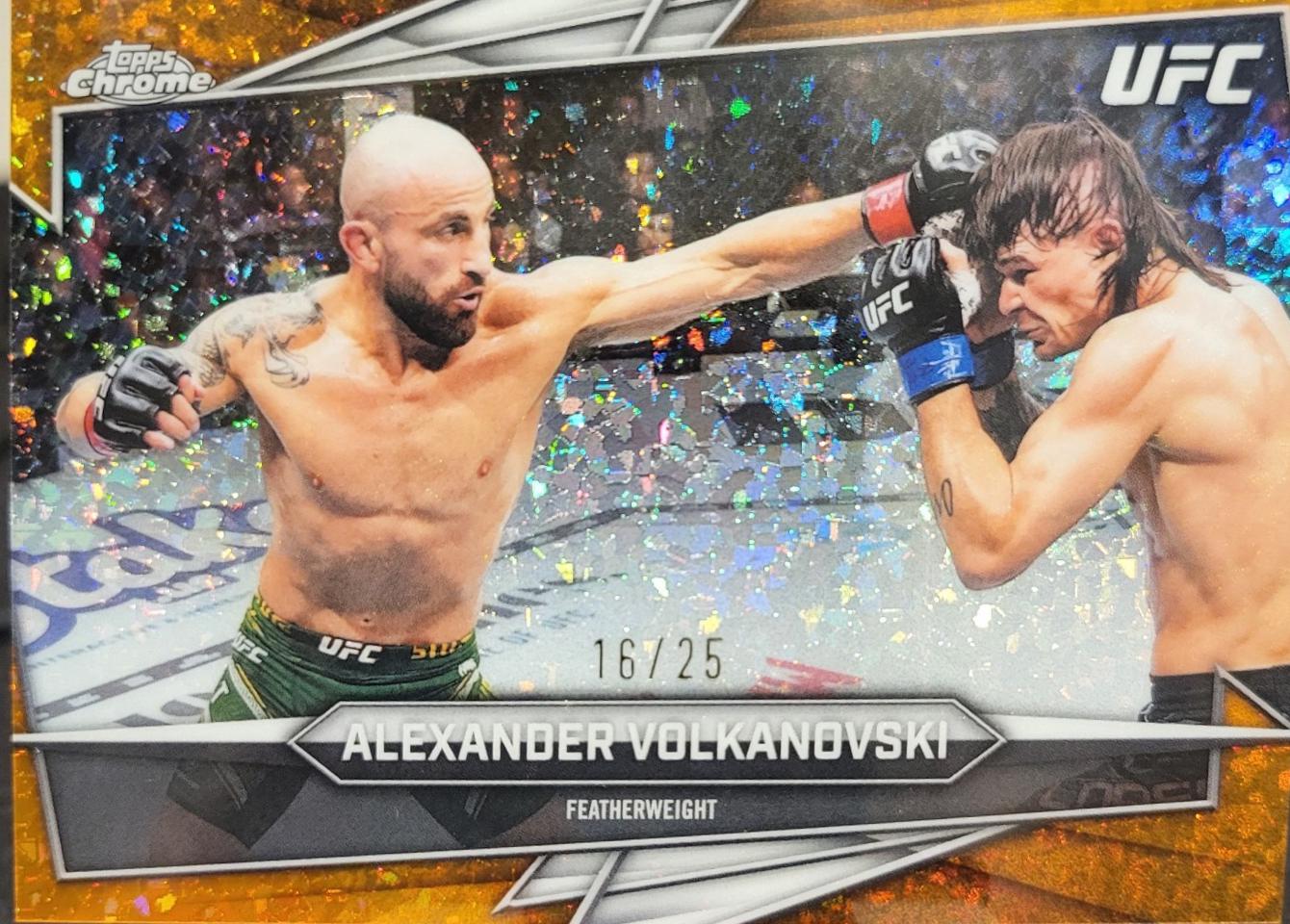 Alexander Volkanovski 2026 Topps Chrome UFC Base #30 Orange Mini Diamonds Refractor